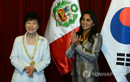 朴槿惠会见秘鲁国会主席 接受国会最高荣誉勋章
