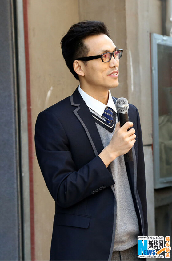 吴亦凡穿校服变身最帅学长 