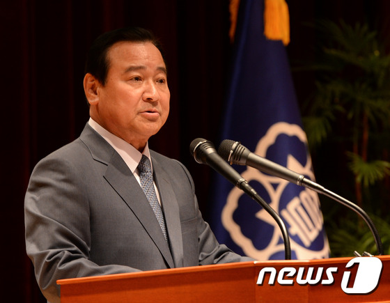 李完九在卸任式上发言（图片来源：news1）