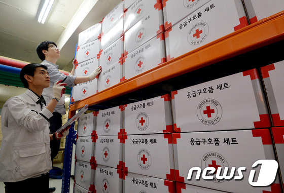 韩国红十字会紧急提供救援物资援助尼泊尔【组图】