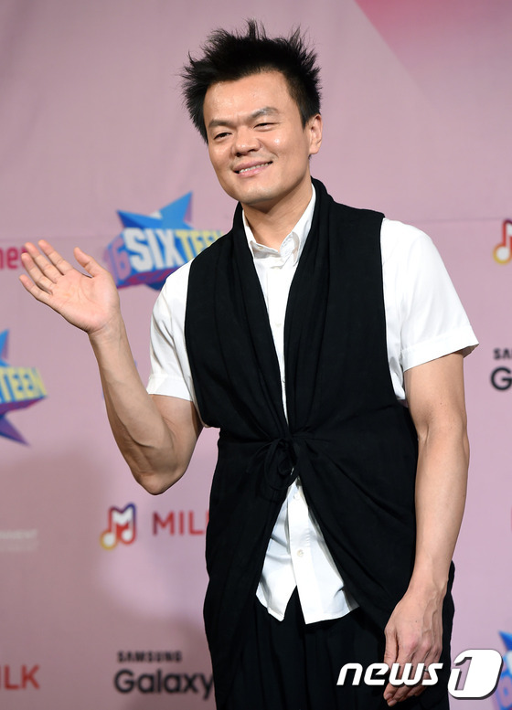 JYP时隔五年推女团 预备生露腰秀腿赚眼球【组图】