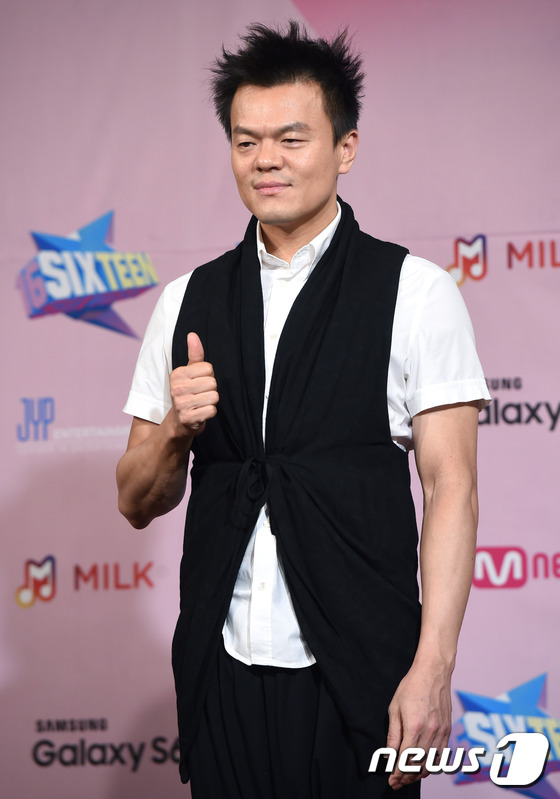 JYP时隔五年推女团 预备生露腰秀腿赚眼球【组图】