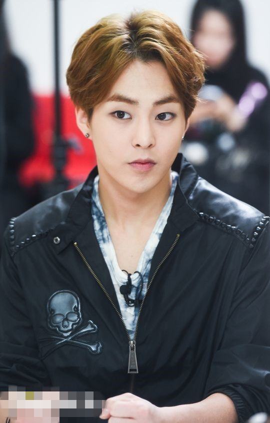 EXO xiumin综艺首秀 现场变身呆萌“吃货”【组图】