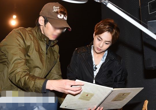 EXO xiumin综艺首秀 现场变身呆萌“吃货”【组图】