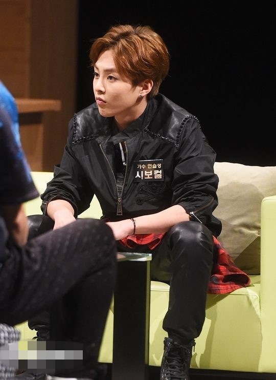 EXO xiumin综艺首秀 现场变身呆萌“吃货”【组图】
