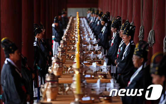 韩国举行宗庙祭礼【组图】