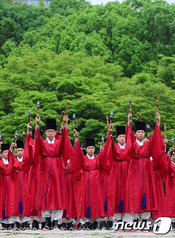 韩国举行宗庙祭礼【组图】 (5)