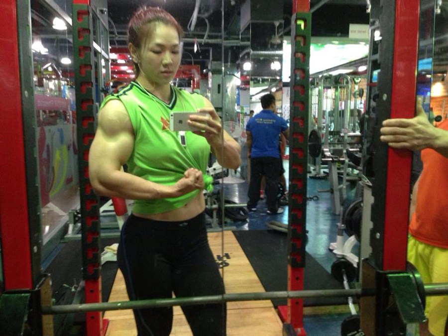 【揭秘】韩国金刚芭比：老公是教练 健身致胸缩水
