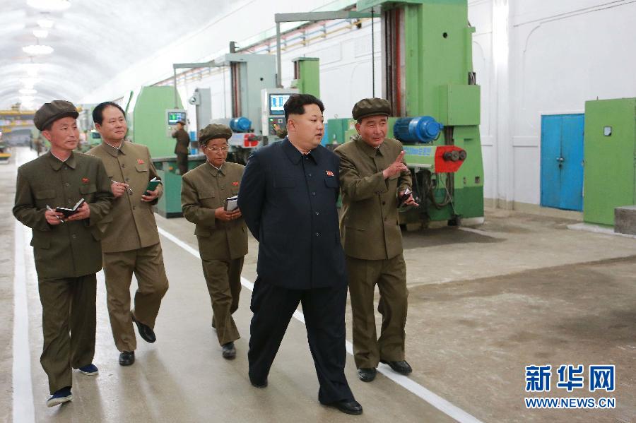 金正恩视察龙城机械联合企业“2月11日”工厂（组图）