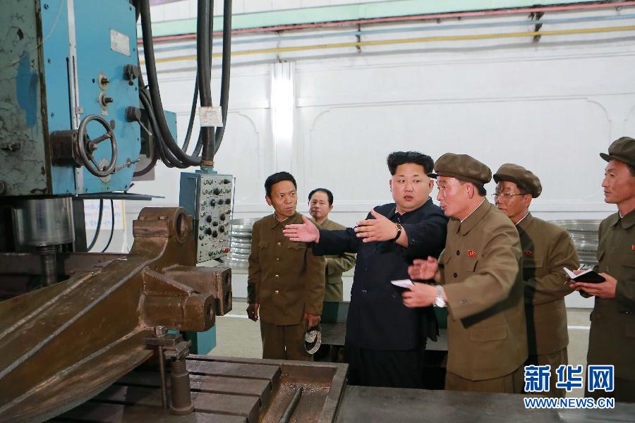 金正恩视察龙城机械联合企业“2月11日”工厂（组图）
