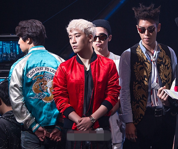 Bigbang新专辑舞台首秀 权志龙中分T.O.P爆炸头抢眼【组图】