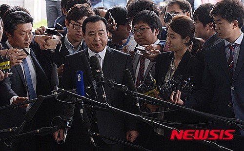 韩国前总理李完九接受警方传唤调查【组图】