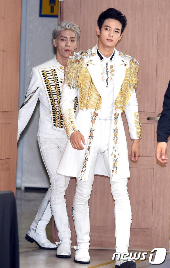 SHINee白衣变身贵族王子 新专辑公开好评如潮【组图】