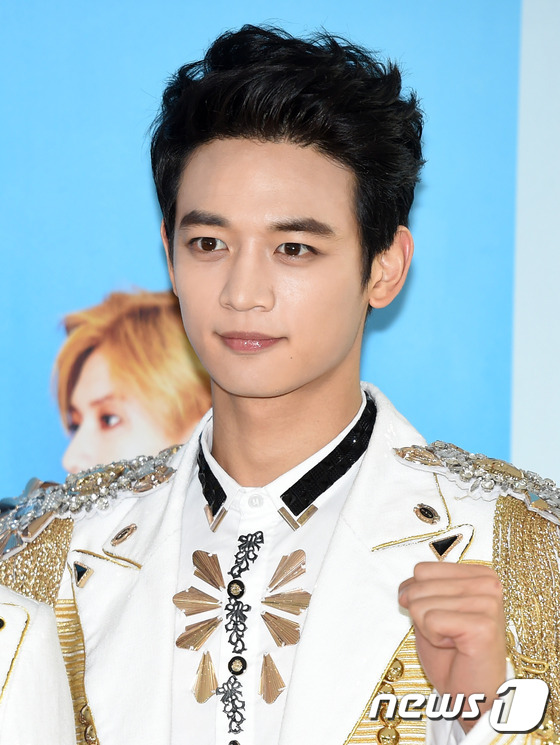 SHINee白衣变身贵族王子 新专辑公开好评如潮【组图】