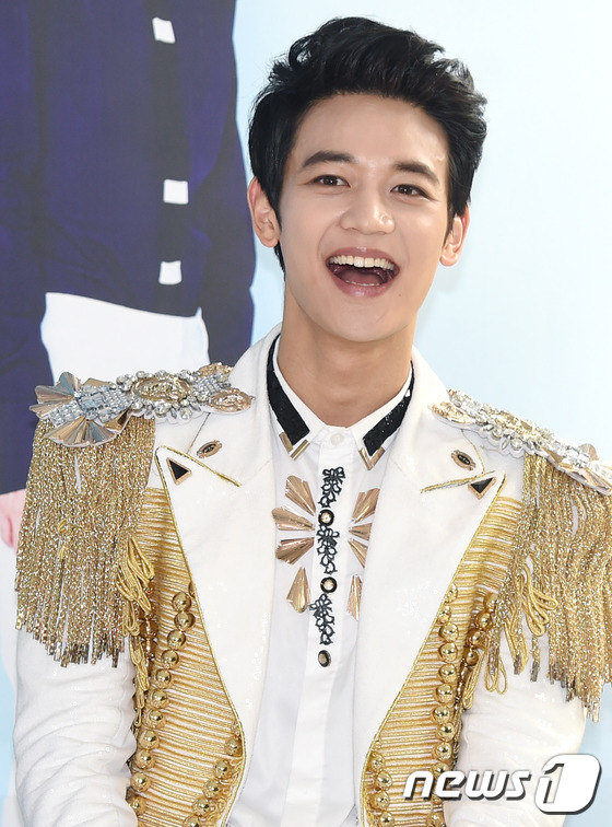 SHINee白衣变身贵族王子 新专辑公开好评如潮【组图】