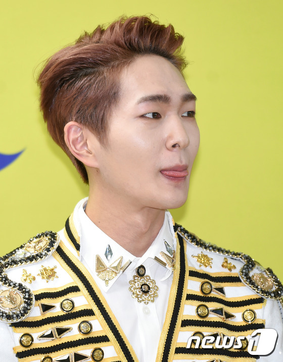 SHINee白衣变身贵族王子 新专辑公开好评如潮【组图】