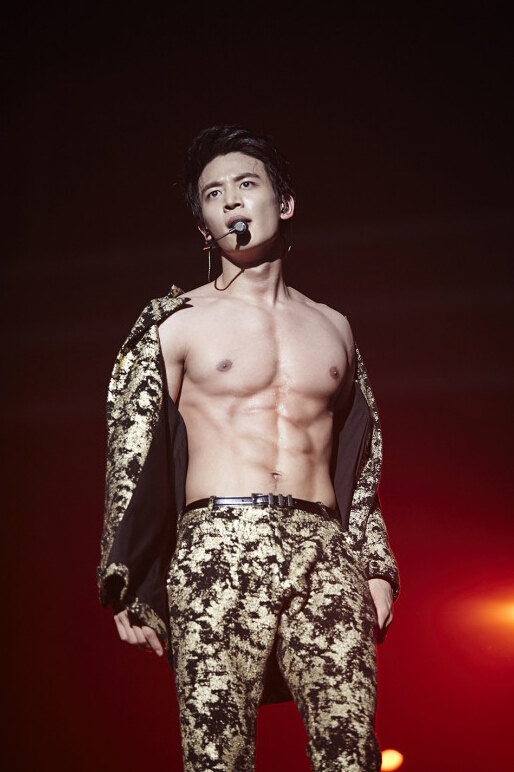 SHINee白衣变身贵族王子 新专辑公开好评如潮【组图】