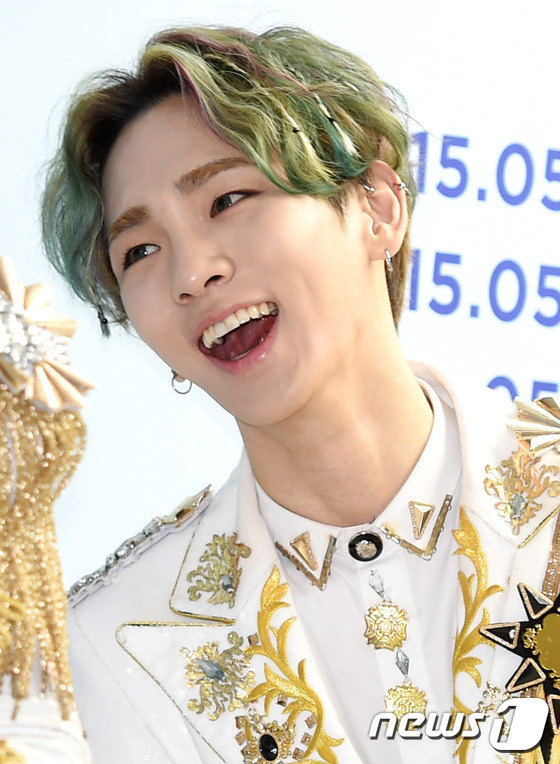 SHINee白衣变身贵族王子 新专辑公开好评如潮【组图】