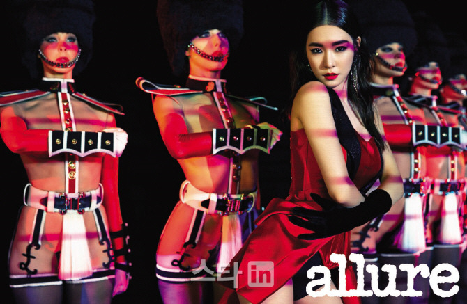 少女时代Tiffany性感写真曝光 黑发红唇展诱惑【组图】