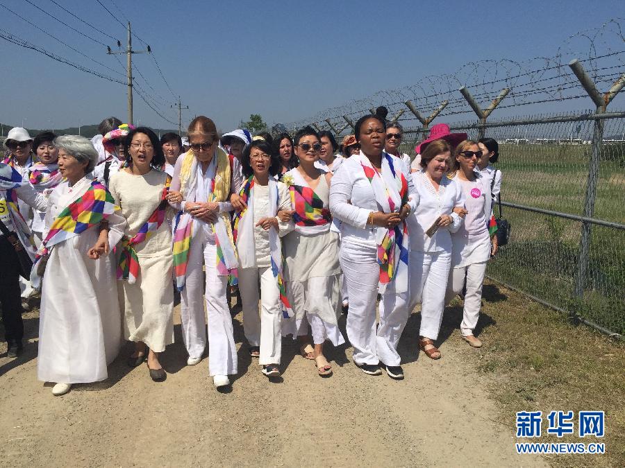 国际女性活动家代表团穿越朝韩非军事区（高清组图）