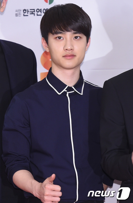 EXO 4minute齐现身“2015梦想演唱会”红毯  got7红白黑装扮抢眼【组图】
