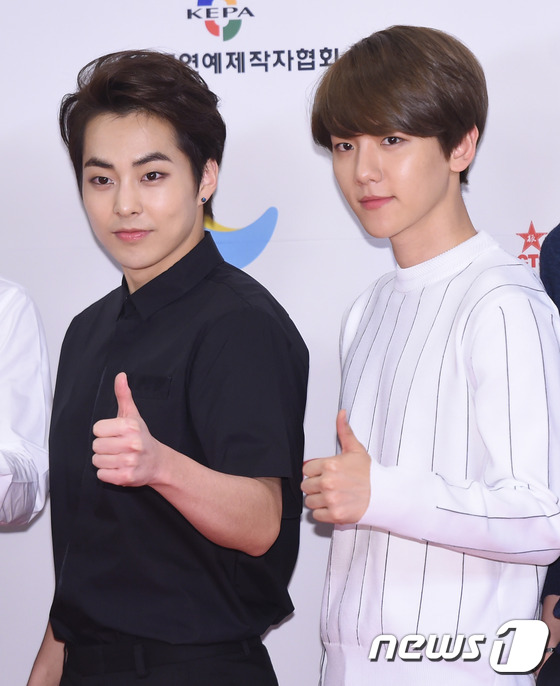 EXO 4minute齐现身“2015梦想演唱会”红毯  got7红白黑装扮抢眼【组图】