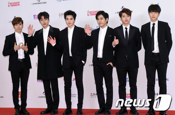 EXO 4minute齐现身“2015梦想演唱会”红毯  got7红白黑装扮抢眼【组图】