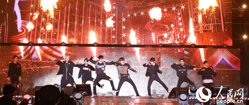 EXO、神话、AOA等出席乐天家族演唱会【组图】
