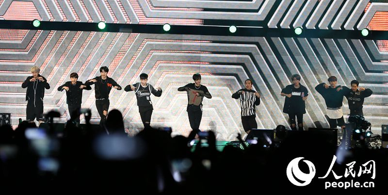 EXO、神话、AOA等出席乐天家族演唱会【组图】