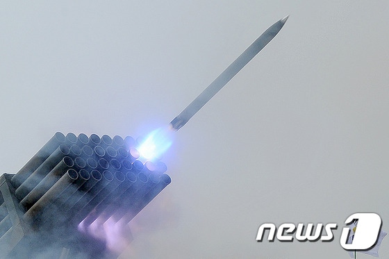 韩国陆海空三军举行联合射击演习【组图】