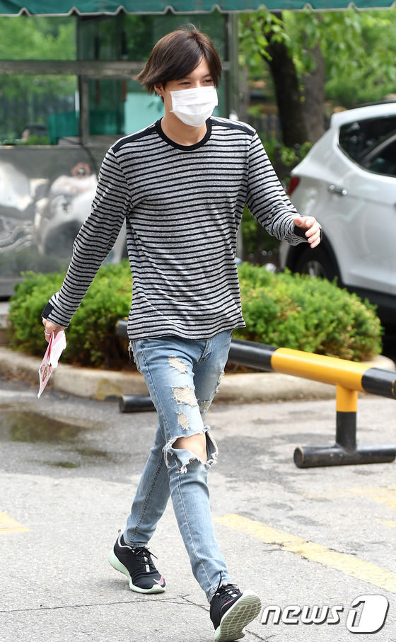 SHINee及Kara现身上班路 泰民随意搭配key潮