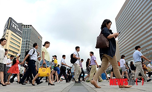 韩国女性经济地位上升 妻子承担收入责任的韩国家庭激增