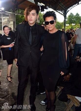 吴亦凡长发造型惹争议 粉丝证其获外媒称赞（组图）