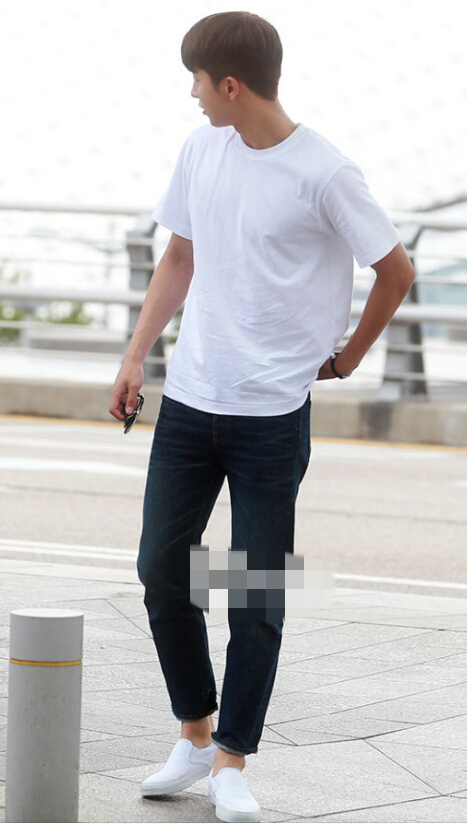 南柱赫现身机场遇粉丝害羞 白T牛仔简单帅气长腿抢镜【组图】