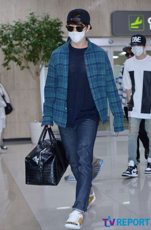 Super junior SHINee现身机场 银赫东海口罩遮面显疲惫【组图】