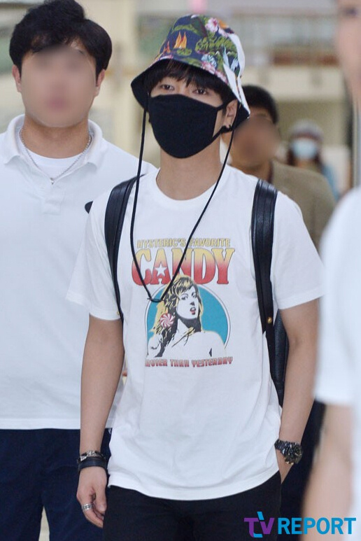 Super junior SHINee现身机场 银赫东海口罩遮面显疲惫【组图】