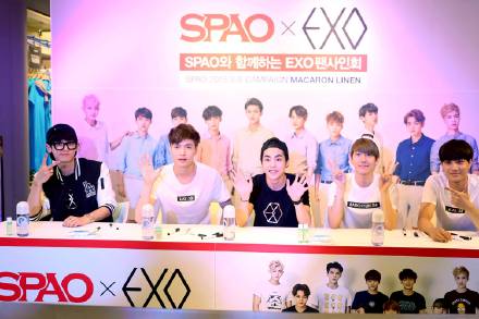  EXO明洞举办签售会 lay伯贤灿烈呆萌可爱【组图】