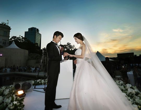 金秀贤出席裴勇俊婚礼送祝福 韩星豪华婚礼及大牌嘉宾全盘点【组图】