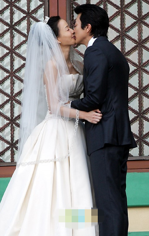 金秀贤出席裴勇俊婚礼送祝福 韩星豪华婚礼及大牌嘉宾全盘点【组图】