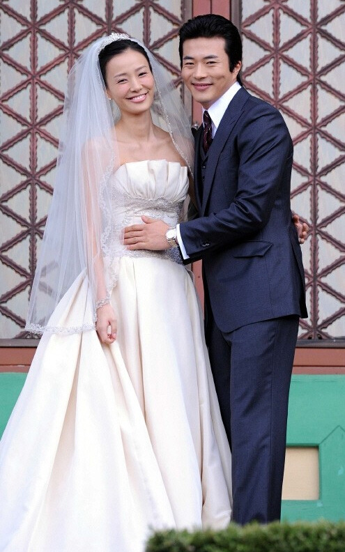 金秀贤出席裴勇俊婚礼送祝福 韩星豪华婚礼及大牌嘉宾全盘点【组图】