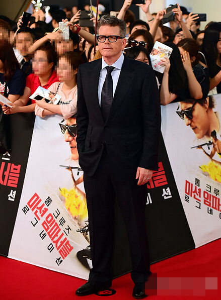 汤姆·克鲁斯现身《地中谍5》首尔首映红毯 人气爆棚【组图】