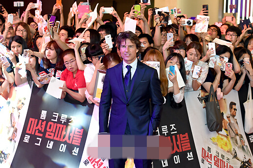 汤姆·克鲁斯现身《地中谍5》首尔首映红毯 人气爆棚【组图】