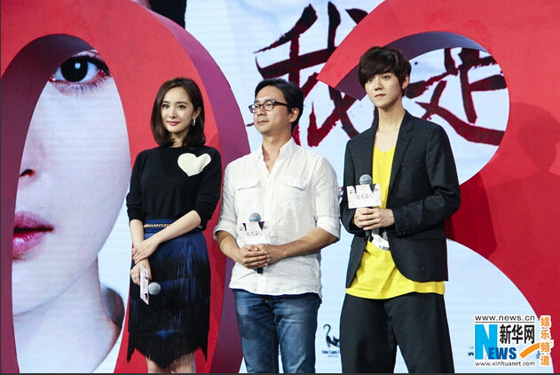  鹿晗秀轮滑技巧否认“隐婚” 《我是证人》定档10月30日 【组图】