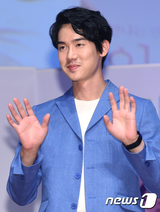 韩孝珠优雅迷人李东旭金发抢镜  《Beauty Inside》发布会大送福利【组图】