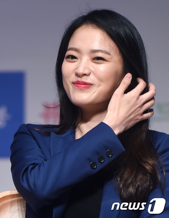 韩孝珠优雅迷人李东旭金发抢镜  《Beauty Inside》发布会大送福利【组图】