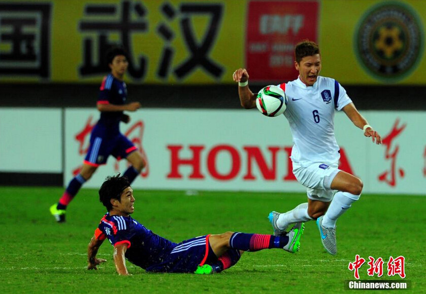 2015年东亚杯：日本男足与韩国男足握手言和【组图】