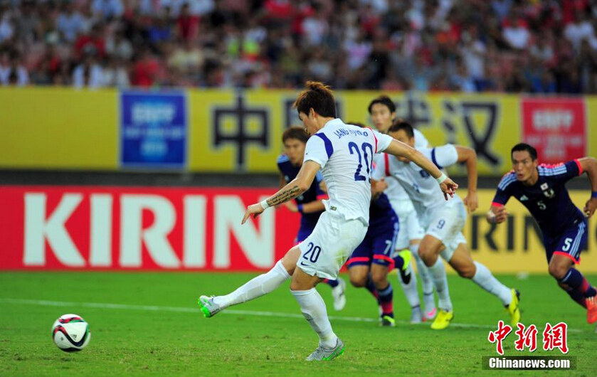 2015年东亚杯：日本男足与韩国男足握手言和【组图】