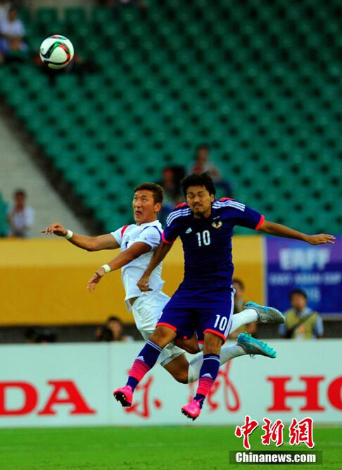 2015年东亚杯：日本男足与韩国男足握手言和【组图】