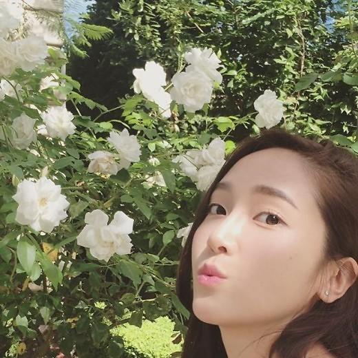 时代少女前成员Jessica晒自拍卖萌庆祝SNS粉胖会男生女生吗嫌图片