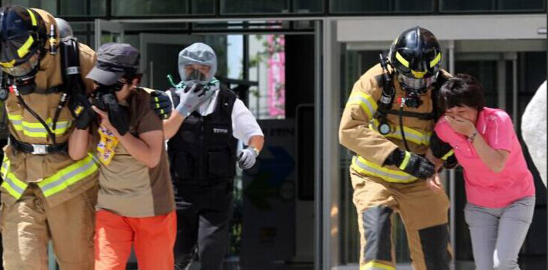 韩国市民参加防空演习 首尔将拉响空袭警报(组图)